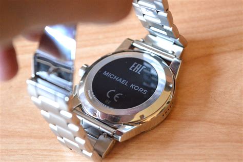 Review: Michael Kors offers 2 beautiful options for Android Wear 